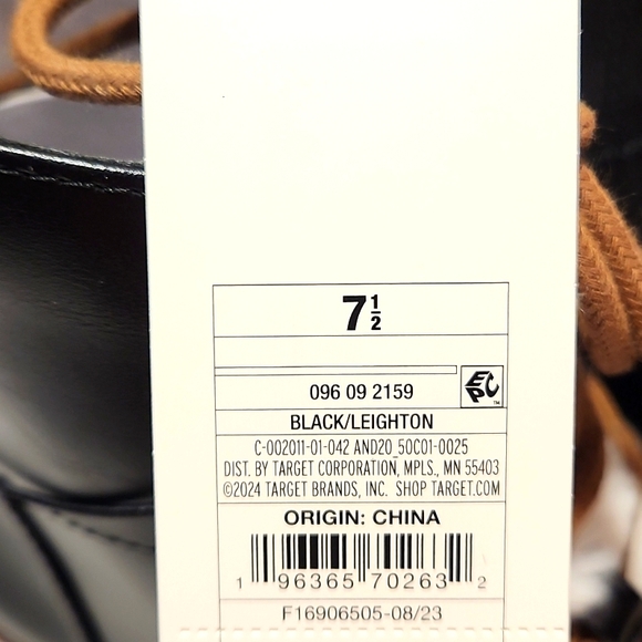 WOMANS WINTER BOOTS LACE UP, MINKY FUR ON TONGUE. SIZE 7 1/2. COLOR BLACK - Picture 7 of 12